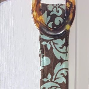 Adjustable belt, size M, like new